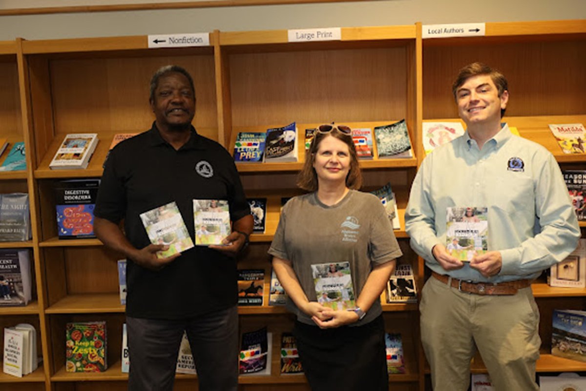 BhamTimes's tweet photo. Alabama Rivers Alliance and Black Warrior #Riverkeeper have donated 17 copies of the latest edition of #Southern #Exposure,  an award-winning documentary series educating the public about Alabama’s natural resources, to the Birmingham Public Library. #BPL

https://t.co/ZncJoTgyLQ https://t.co/ddFDPryLxU