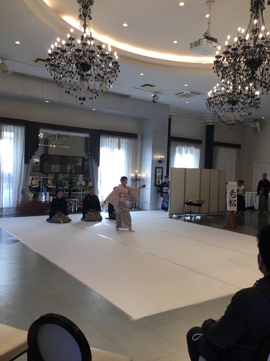 Taka63296's tweet photo. 「初謠の会」「能楽親子体験教室」
初謠の会の様子も少し紹介
初謠の会は、下平社中・大槻社中合同の新年会です。
年明け初めての会になります。 https://t.co/mB4VNhbuvK