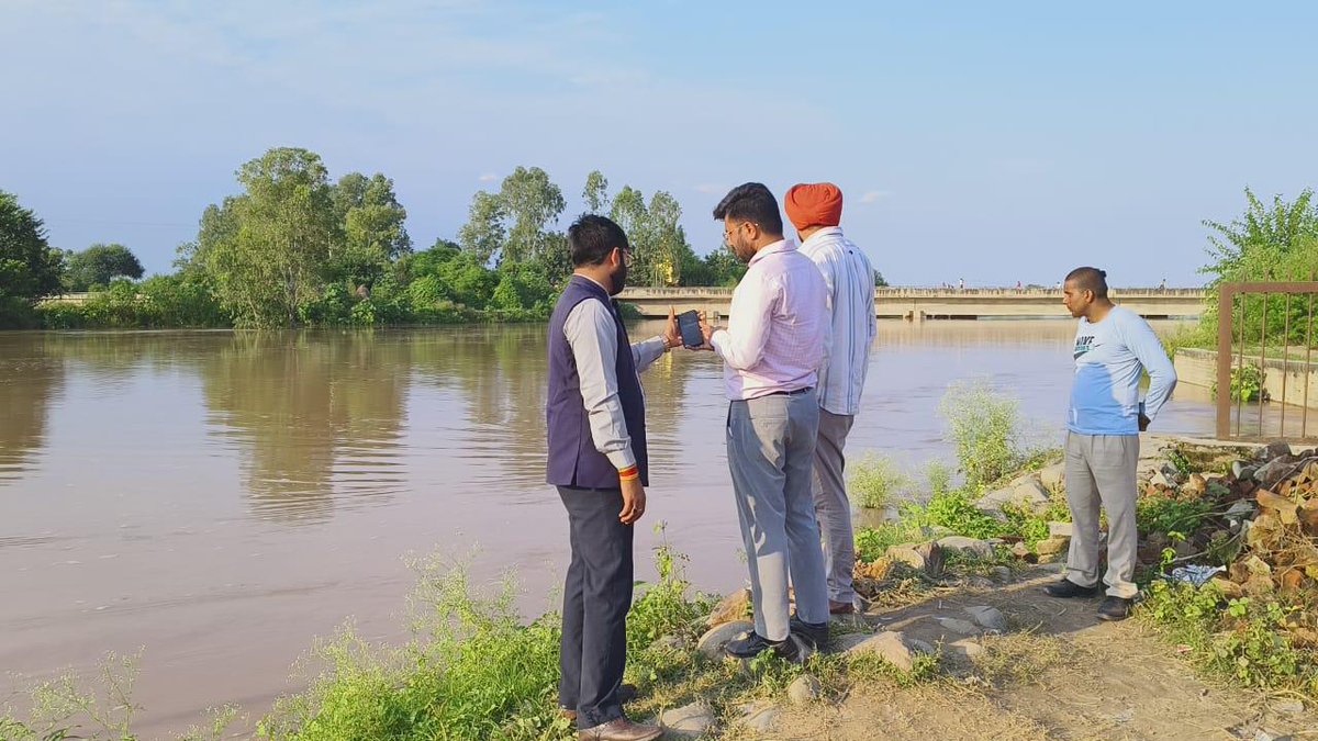 TusharBachgoan's tweet image. आज गाँव झाँसा में पहुंचकर स्थिति का जायज़ा लिया। मुख्यमंत्री श्री नायब सिंह सैनी जी हर घंटे ले रहे हैं रिपोर्ट । लोगों की सेवा में खड़ी है नायब सरकार …