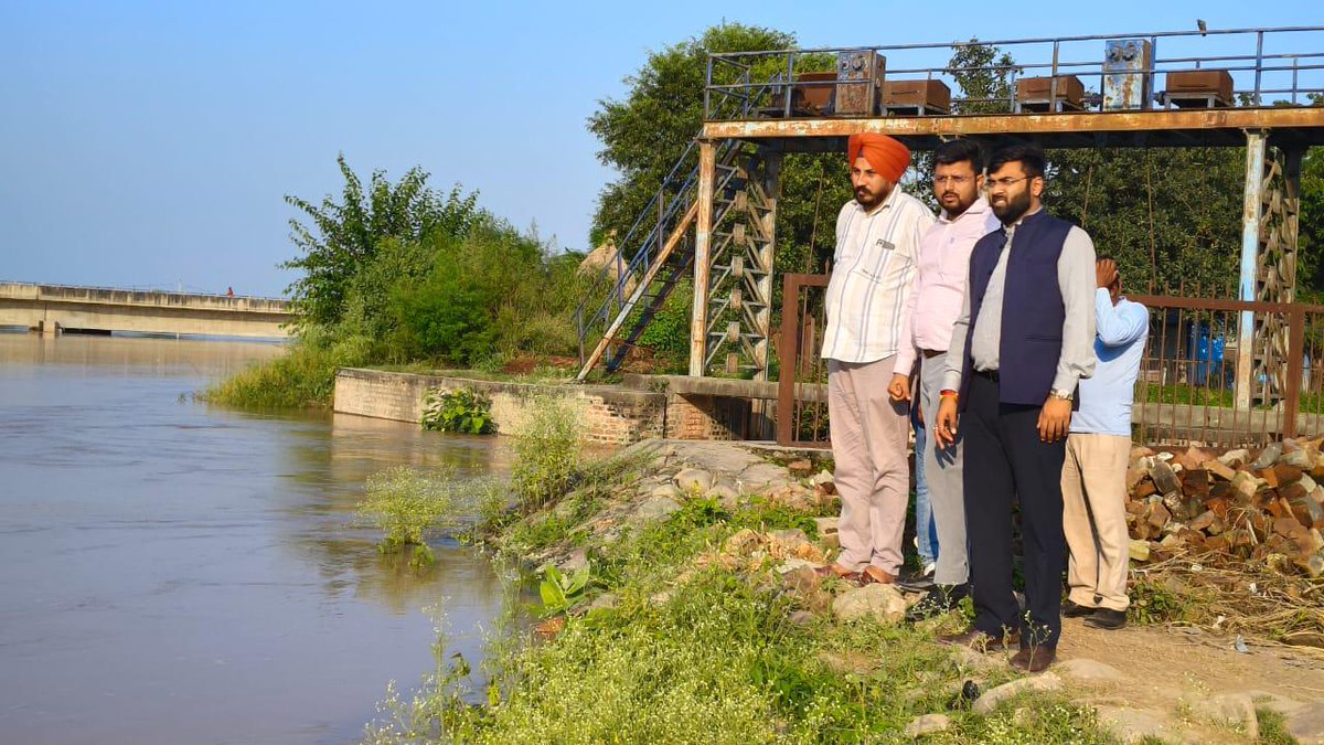 TusharBachgoan's tweet image. आज गाँव झाँसा में पहुंचकर स्थिति का जायज़ा लिया। मुख्यमंत्री श्री नायब सिंह सैनी जी हर घंटे ले रहे हैं रिपोर्ट । लोगों की सेवा में खड़ी है नायब सरकार …