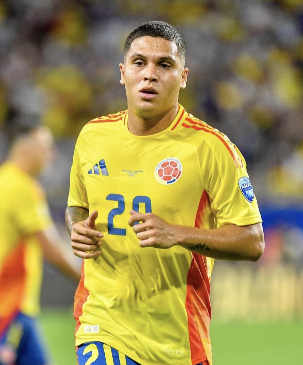 ASISTENCIA, GOL Y MUNDIAL |  Juanfer Quintero fue fundamental en el 3-0 de Colombia 🇨🇴 ante Bolivia 🇧🇴 que dejó a los cafeteros clasificados a la próxima Copa del Mundo 🇺🇸. El volante de River dio una pase gol y liquidó el partido con un tanto. ¡Grande, Panita! 👏🏼👏🏼👏🏼