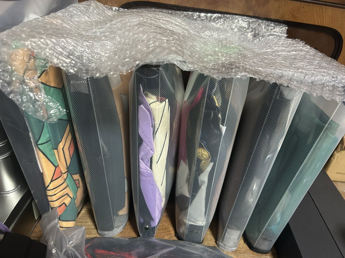 錆兎のこれ、片方作るのに1時間かかってるの不器用すぎるでしょ。😭😭
明後日コス配信しながらやろうかな、。

しかも作業台が衣装ケースの上というなんとも、まぁ。。