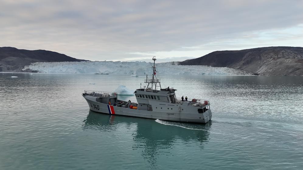MarineNationale's tweet photo. Cette semaine dans nos unités ⚓
#Hommage à Paul Leterrier, dernier héros de Bir Hakeim (1942) 🎖️
#Fulmar : Surveillance au Groenland pour renforcer notre présence en Grand Nord ❄️
#Exercice Lanmekol : Germinal, Dumont d’Urville et La Combattante en manœuvre en Martinique 💪 https://t.co/Y0PoBubGY3