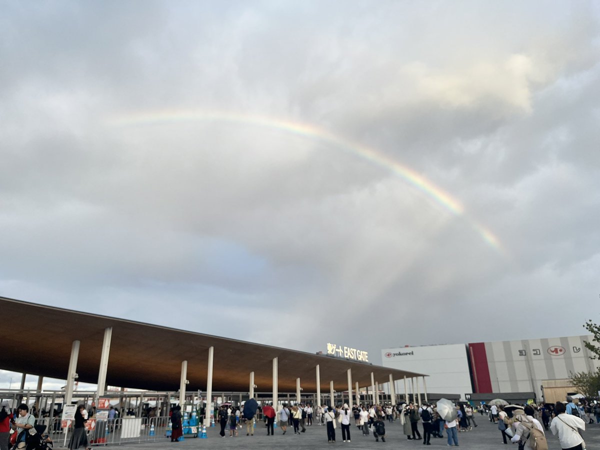 zekkenn1302's tweet photo. 今日の万博は虹🌈がかかっていた✨
台風来てるのに結構混んでて意外だった https://t.co/MofIAZBkv3