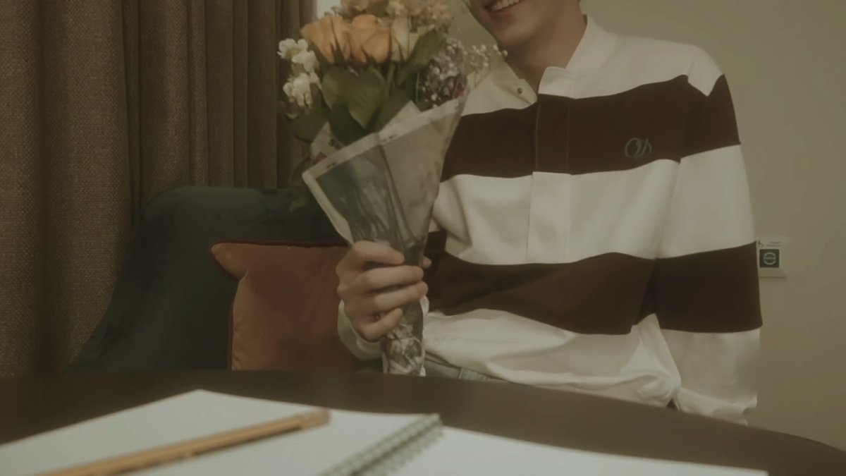 soebint's tweet image. 영원한 건 없어도 작은 바람은, 나 그대를 오랫동안 볼 수 있기를.