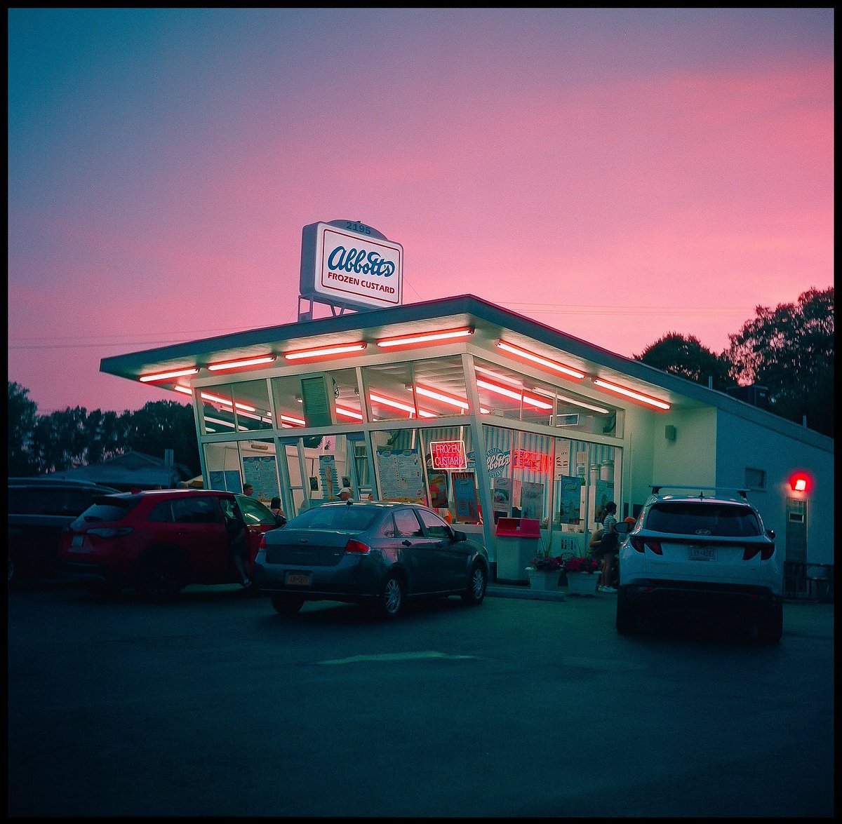 This week’s #ROCTopShots winner is Louis R. 🩷🍦 shot on <a href="/CineStillFilm/">CineStill Film</a> 🎞️ #roc