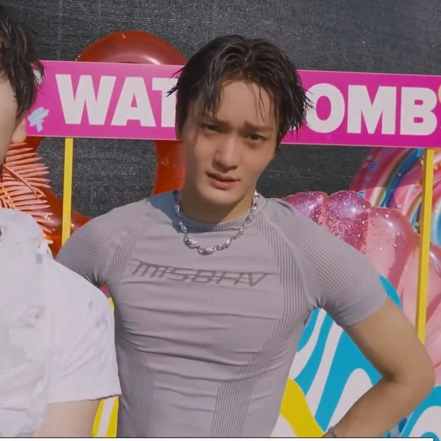 보는데 자꾸 아기태영이 겹쳐보여서 소리지름