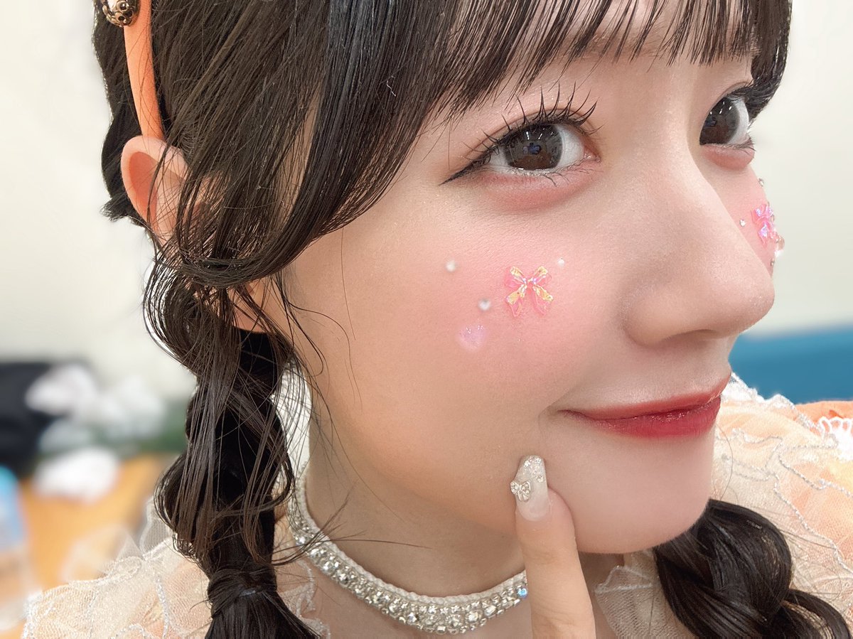 愛知めいくあっぷ完了˖ ࣪⊹💎

ハッピー世界で
今日はきゅーすとが、彩乃と皆のこと
ハッピーにするね！って煽りたかったのに
今日は彩乃が皆のこと幸せにするって！
って他人事みたいに
煽っちゃって焦ってたよ笑

彩乃も皆もハッピーに
できてたら嬉しいです🔅

次は東京ガーデンシアターどきどき！