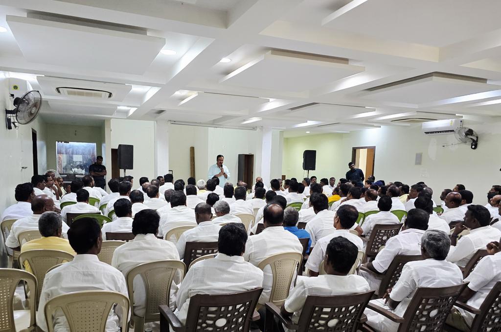draramadoss's tweet photo. சென்னையில், பாட்டாளி மக்கள் கட்சியின் மாவட்ட செயலாளர்கள் மற்றும் தலைவர்கள் ஆலோசனைக் கூட்டத்தில் பங்கேற்ற போது.! https://t.co/yfv2SpKAPj