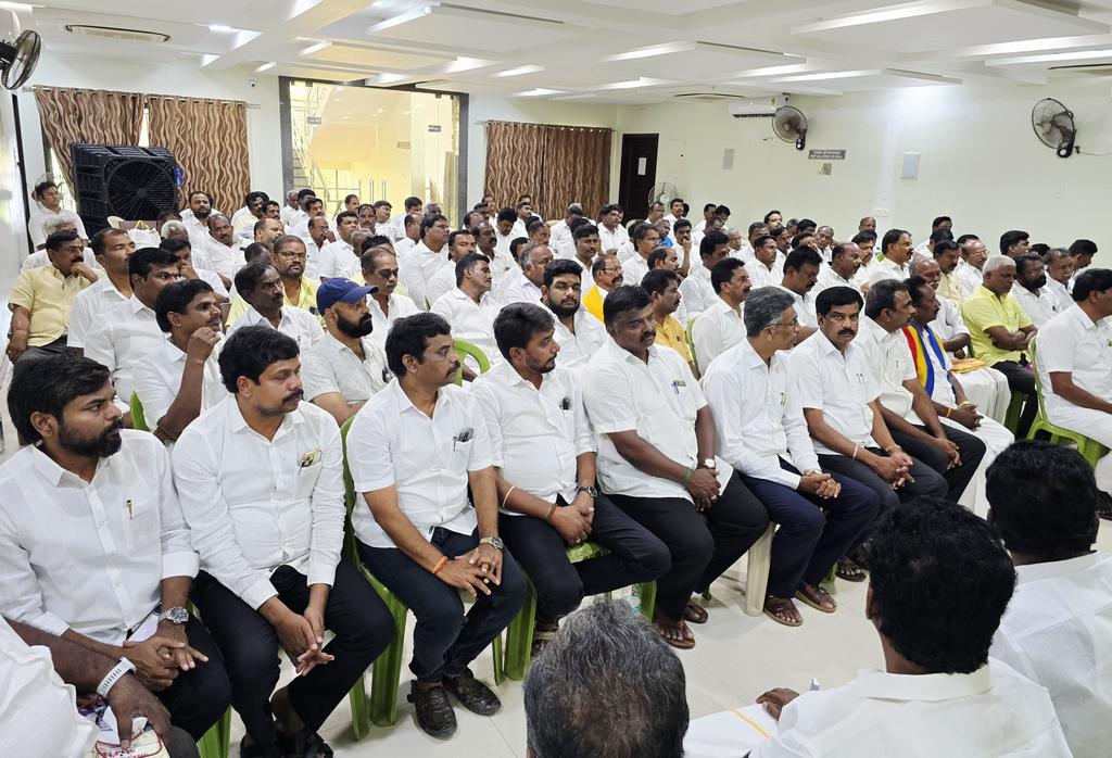 draramadoss's tweet photo. சென்னையில், பாட்டாளி மக்கள் கட்சியின் மாவட்ட செயலாளர்கள் மற்றும் தலைவர்கள் ஆலோசனைக் கூட்டத்தில் பங்கேற்ற போது.! https://t.co/yfv2SpKAPj