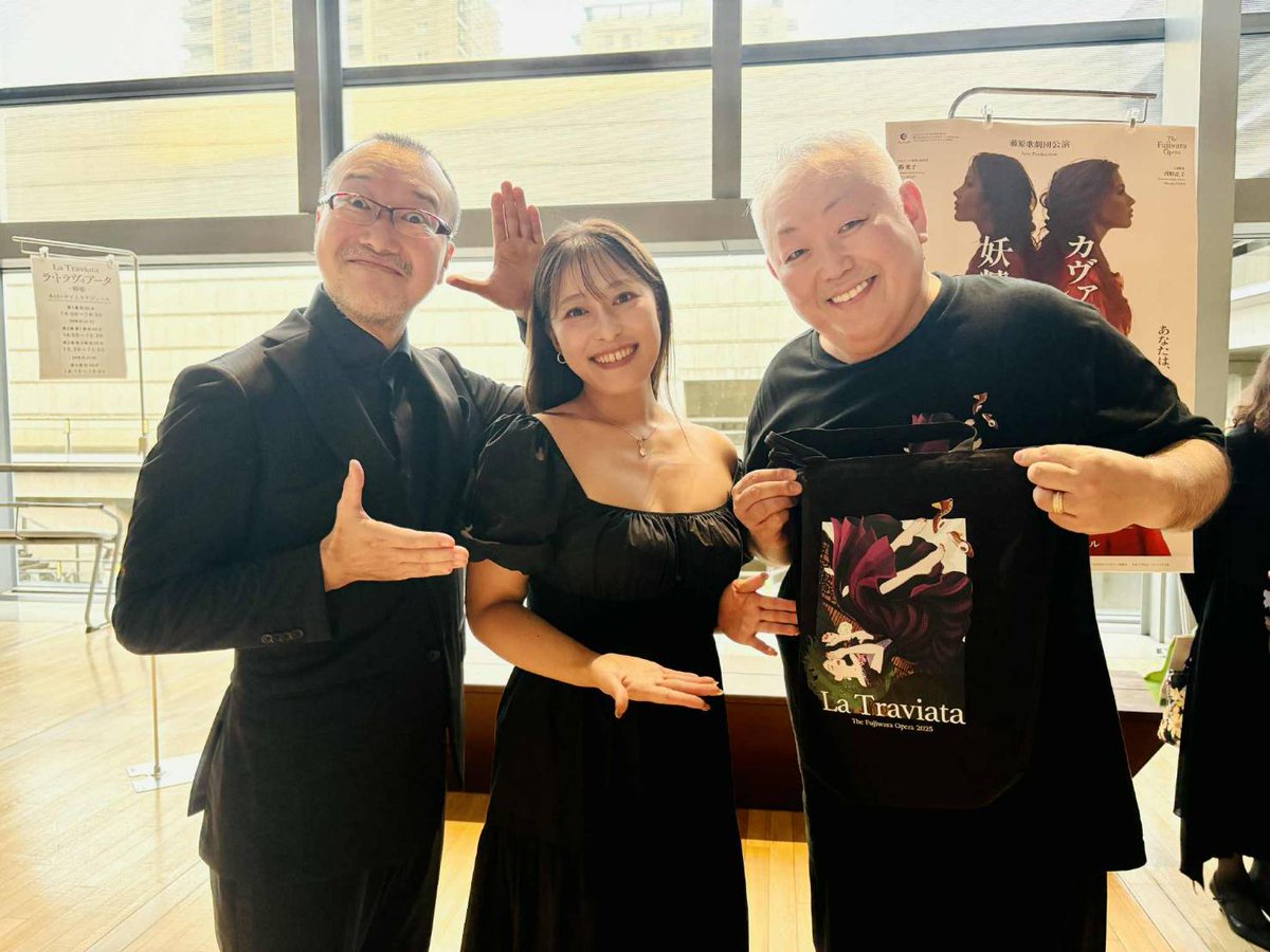 本日、 ＃藤原歌劇団 ＃椿姫 の応援に行って参りました♪ ドゥフォール役の #江原啓之 さんが持っているのは #かわいい ラ・トラヴィアータ公演グッズ、是非会場でお求めください♪ 
＃丹呉由利子 さんと #森口賢二  は ＃カヴァレリアルスティカーナ に出演予定