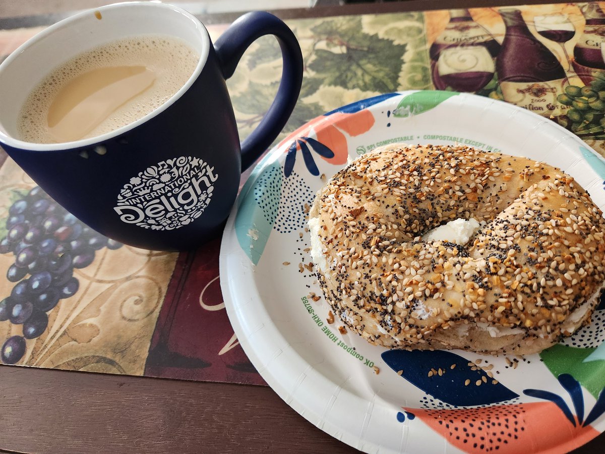 JohnLukeNYC's tweet image. #BrrakfastTime Fresh #EveryThingBagel  #CreamCheese #Coffee With My Favorite @indelight Hazlnut Creamer #Yummy 😋😋😋