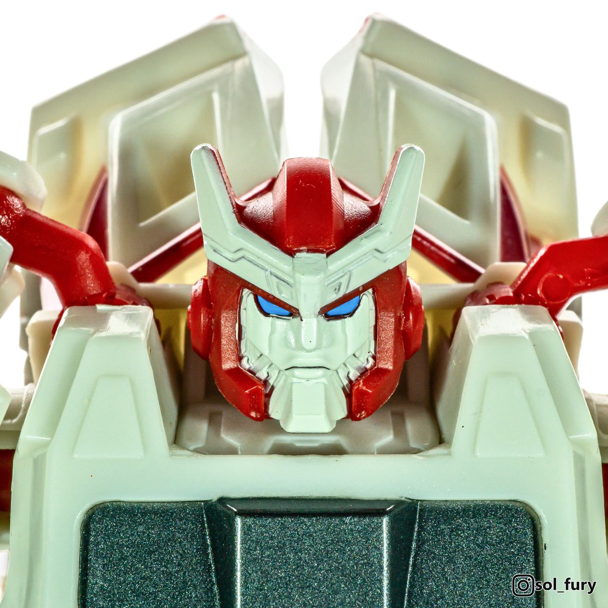 SolFury's tweet image. Ratchet - Transformers Studio Series Gamer Edition (Voyager class, 2024)

I prefer the red helmet look for Ratchet over the white version featured in the original cartoon.

#transformers 
#transformersstudioseries
#warforcybertron
#fallofcybertron