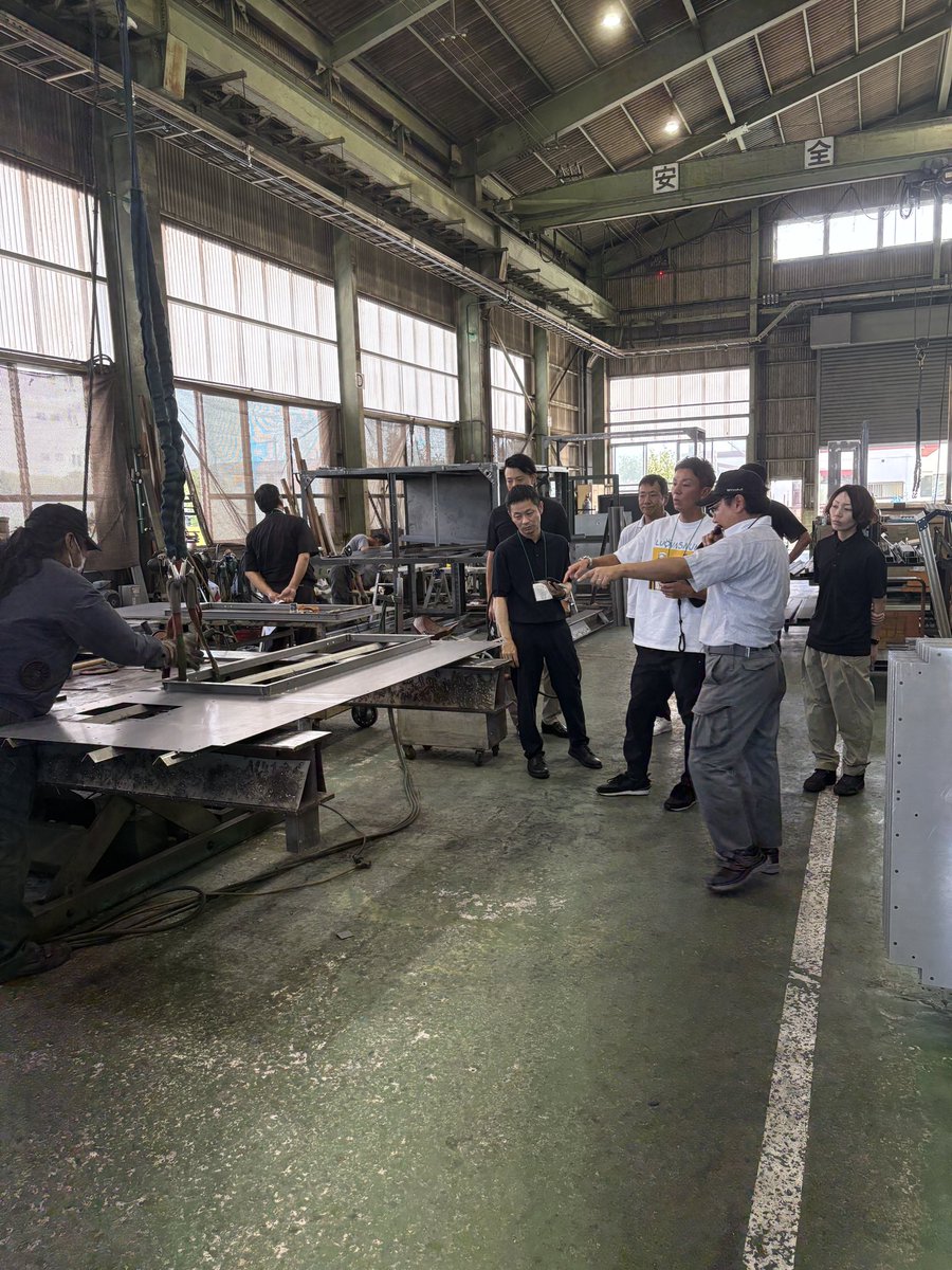 factorysearchjp's tweet photo. 【FACTORY SEARCH 工場見学】
本日は愛知県津島市にある株式会社マウンテック様にて工場見学会を開催させて頂きました。@moun_tec 

台風の心配をしましたが、お昼頃から雨も上がり無事開催する事ができました。

工場見学後の山田社長のプレゼンテーション、グループディスカッション、懇親会も大変盛り上がりました。

山田社長、スタッフの皆様、ご参加の皆様
ありがとうございました。

—-
株式会社マウンテック
キュービクルなどの配電盤筐体や、架台などを製作する製缶板金業
https://t.co/MjKFgxWtTt

#工場へ行こう 
#工場見学 
#ものづくり 
#ものづくり工場