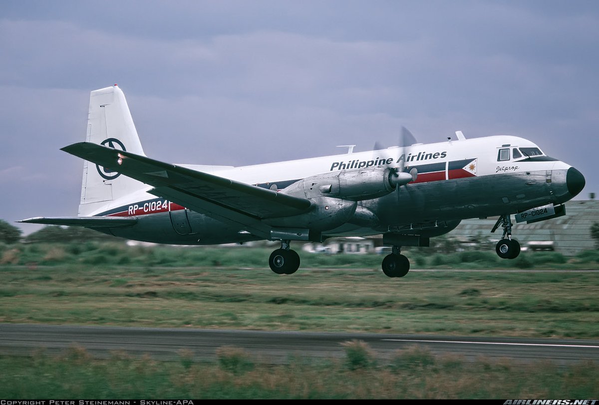 n194at's tweet photo. Philippine Airlines
Hawker Siddeley HS-748 Srs2/208
Reg: RP-C1024
MNL/RPLL Manila Intl Airport
December 23, 1981
Photo credit Peter Steinemann 
#AvGeek #Aviation #Airline #AvGeeks #Hawker #HS748 #MNL #Manila #PhilippineAirlines https://t.co/uHPKdIKJn1
