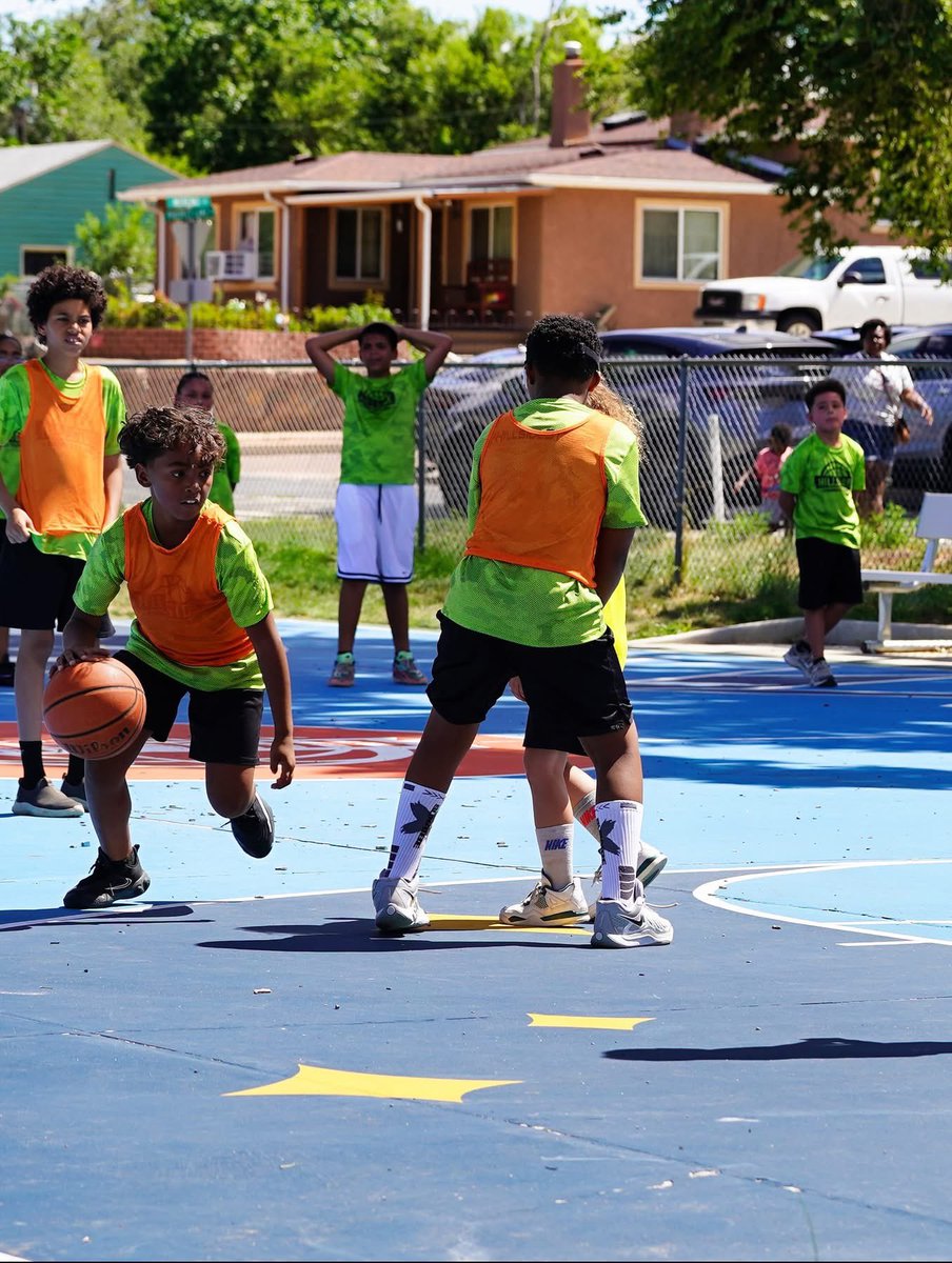 💚🏀 Throwback in Lime Green 🏀💚
.
⚡️ Nothing beats the energy of our Biddy &amp; Hoopster Academy hoopers getting after it in the sun! These lime green shirts lit up the courts, but the real highlight was kids learning, competing, and connecting together outdoors. 🌳☀️