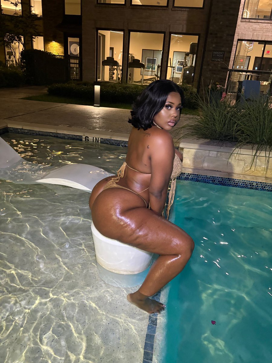 ro_galore's tweet photo. Fuck the pool baby I’m soak city 💦 https://t.co/mUWvCKVF2y
