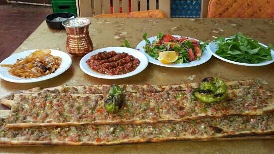 Geniş çaplı araştırmalara göre konyalılar için etliekmek çevrelerindeki çoğu kişiden önemli ✨