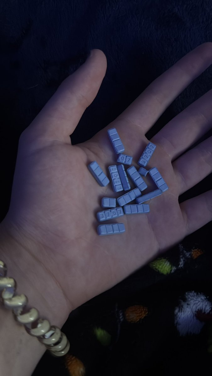 luv4xanns's tweet photo. just got 16 xanny bars I fucking love xanny bars
#xams #b707 #benzos #xantwt https://t.co/7bPJ6ROJVg