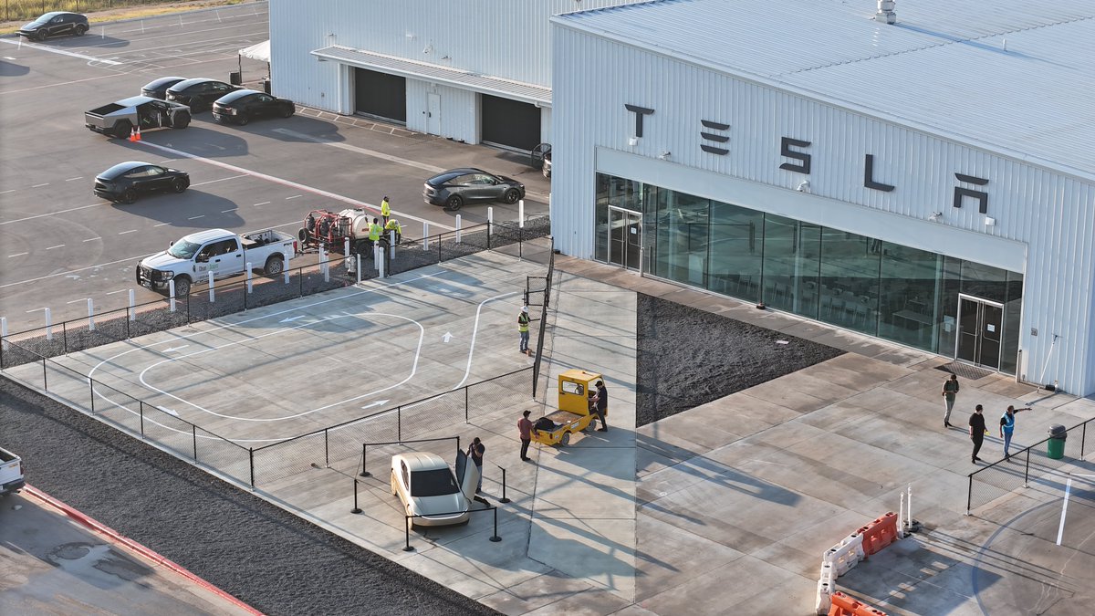JoeTegtmeyer's tweet photo. Images of the new Giga Texas @Tesla Customer Delivery Center today. I believe this is planned for operation very soon &amp; just in time as the end of the quarter push is just about on!

Will you be one of the first to pick up your new Model Y or @Cybertruck here this quarter? https://t.co/7B1S87ye6b