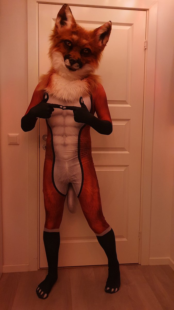 crowpudding's tweet image. This #FursuitFriday is also my birthday; so I wouldn't mind it if anyone wanna share some cake 👉👈