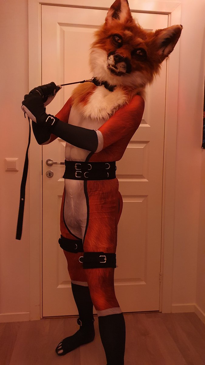 crowpudding's tweet image. This #FursuitFriday is also my birthday; so I wouldn't mind it if anyone wanna share some cake 👉👈