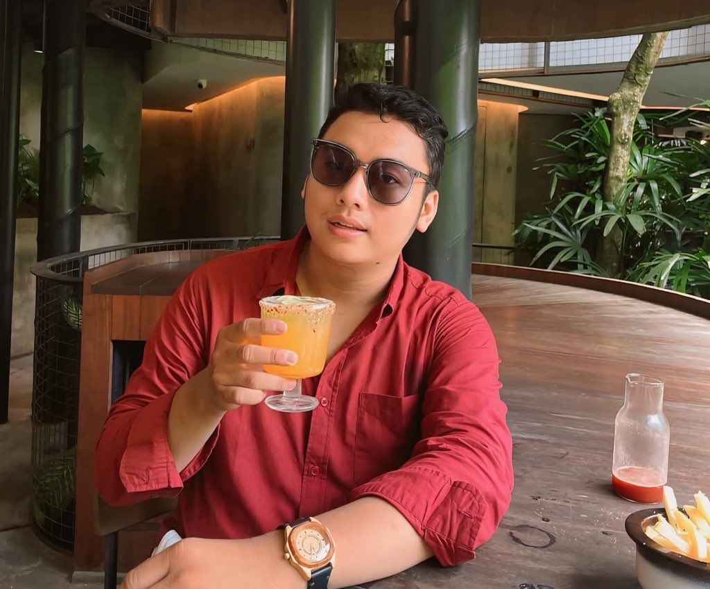 nomadicfeasts's tweet image. [BOYFRIEND APPLICATION]

Name: Biw
Age: 24 
Occupation: Marketing Manager
Domicile: B-ogor
Zodiac: Taurus 
Height: 172 cm 
Hobby: Travelling, Yoga, Tennis 
Fun fact: Clingy banget