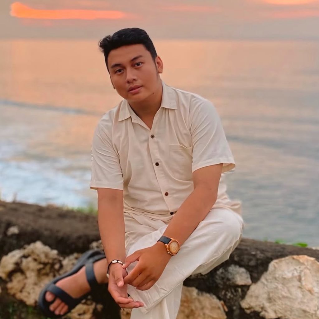 nomadicfeasts's tweet image. [BOYFRIEND APPLICATION]

Name: Biw
Age: 24 
Occupation: Marketing Manager
Domicile: B-ogor
Zodiac: Taurus 
Height: 172 cm 
Hobby: Travelling, Yoga, Tennis 
Fun fact: Clingy banget