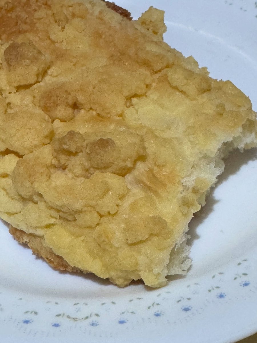 1stExecYaya's tweet photo. Just opened the loot bag,packaging looks premium, pde ipang-gift. Took a pinch of the cheese roll and OMG… soft, fluffy, cheesy heaven! Tastes like the OG Pampanga bakery famous for it. 
Cheese Roll = solid 10/10.

Message to order: 
https://t.co/GU6tIK96Ar https://t.co/xsCC6i11oA