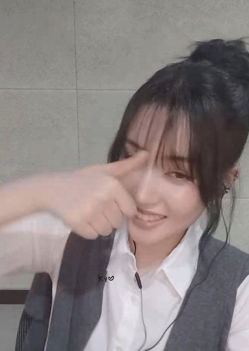 jayoonsheart's tweet photo. And if I say YOON confirmed STAYC tour in Europe then what https://t.co/Q67Fke6x8M