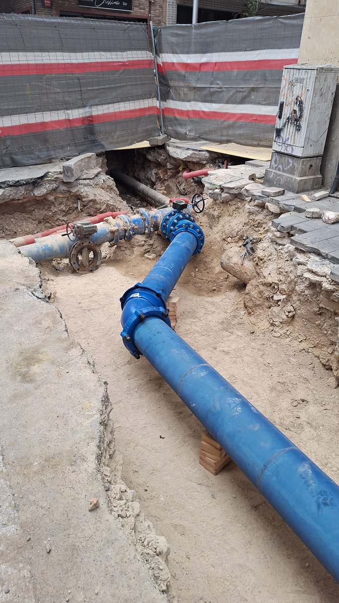 ematsa's tweet photo. 💧🚧Aquesta setmana hem iniciat els treballs de renovació de canonada al Fòrum de la Colònia dins l'àmbit de l'obra municipal. Es renovaran 130 metres de la xarxa d'abastament

✅Millorem les infraestructures per garantir un millor servei d'aigua potable

Disculpeu les molèsties https://t.co/xIorHxTY3W