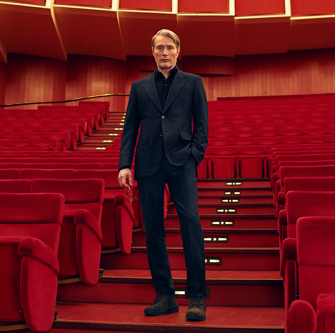 MADS MIKKELSEN IN TORINO 

The iconic Torino jacket in precious Vellus Aureum takes centre stage. As worn by Global Ambassador <a href="/theofficialmads/">Mads Mikkelsen Official</a> on the steps of the Teatro Regio di Torino. 
 
#ZEGNA 
#VELLUSAUREUM 
#ZEGNAWINTER25