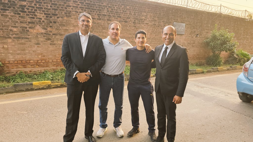 شیر شاہ خان <a href="/KhanShershah/">Shershah Khan</a> کو بالآخر کوٹ لکھپت جیل سے رہا کر دیا گیا۔ یہ ایک بہترین ٹیم ورک تھا جس میں <a href="/QasimZamanK/">Qasim Zaman Khan</a> , <a href="/taimur_malik/">Taimur Malik</a> , #AliAmmar کی سپورٹ سے ممکن ہوا۔ الحمدللہ