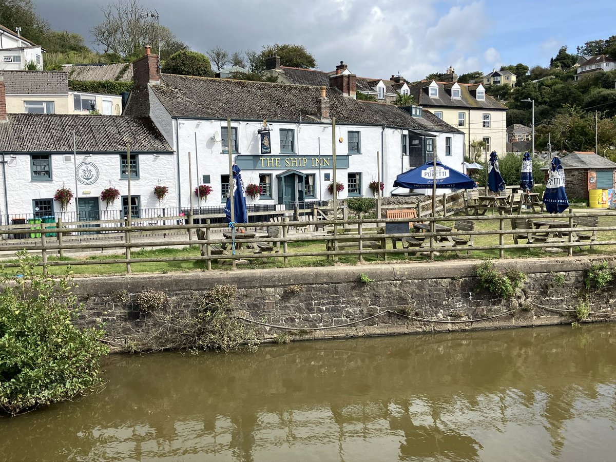 Coast path walk between Mevagissey and Pentewan ending with a well deserved pint in Ship Inn before same walk back #Kernow #Home