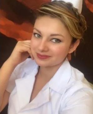 RevElementos's tweet photo. Buen día, comunidad.

El 1 de septiembre, Sonia Carolina Campos fue encontrada muerta en su casa en Santiago de María, Usulután. 

Su muerte, calificada como feminicidio, es una muestra más de que la violencia contra las mujeres ocurre en los círculos de confianza.
🧵 https://t.co/5SzzjoIjtn