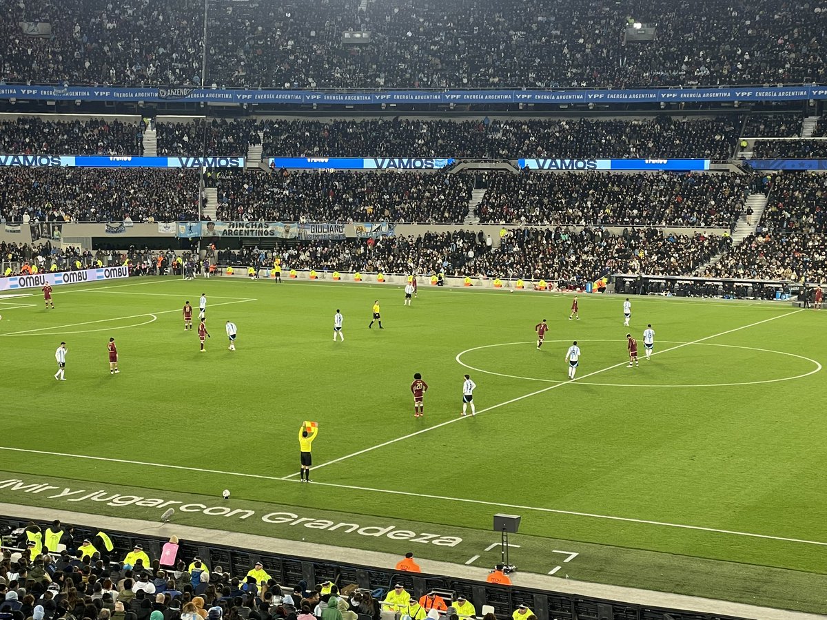 FabricioColler's tweet photo. El último partido oficial de Messi, en Argentina. #Eliminatorias2026 https://t.co/KV2ftEDorb