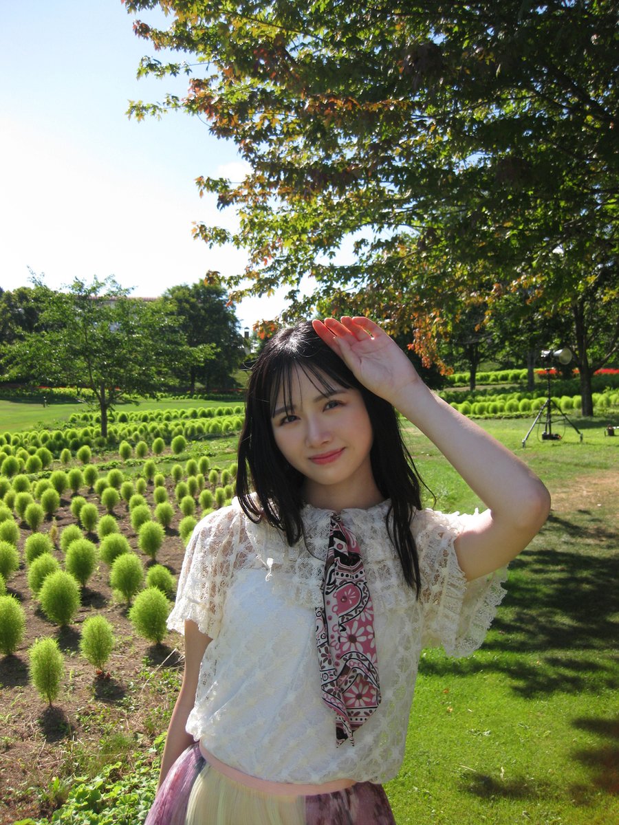 hinatazaka46's tweet photo. 【ブログ更新☀️ 上村ひなの】 Q.お探しの秋は見つかりました？ https://t.co/riQrUXXTIN #日向坂46 #上村ひなの https://t.co/efhx5DQwQ8
