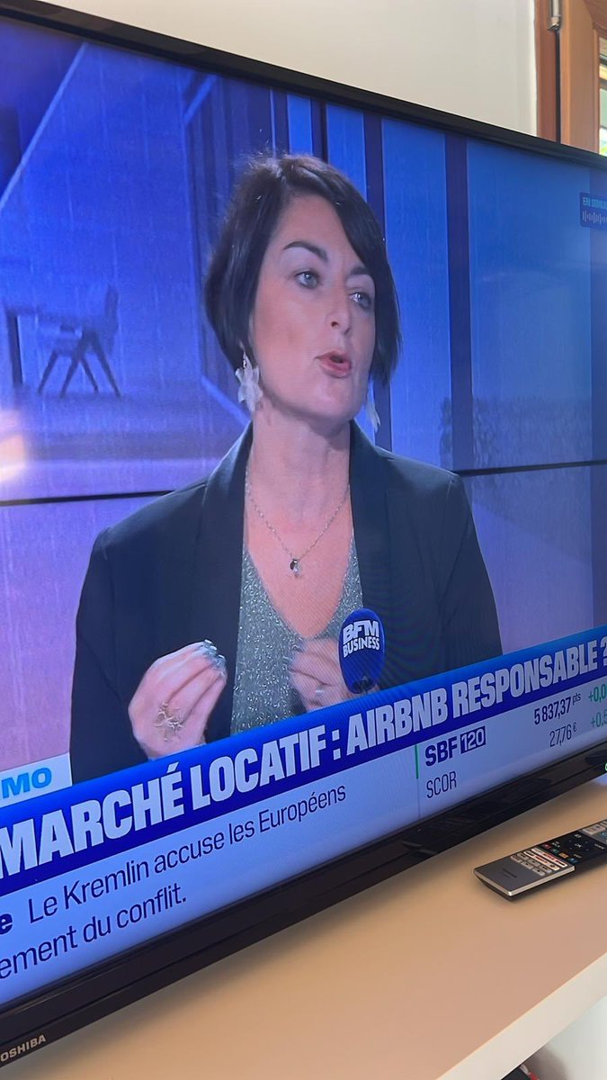 On a parlé des chiffres catastrophiques du logement neuf selon la <a href="/fpi_fr/">FPI France</a> et du salon de l’immobilier bas carbone <a href="/SIBCA_salon/">SIBCA</a> ce midi avec <a href="/MarieCoeurderoy/">Marie Coeurderoy</a> et <a href="/PierreChevillar/">Pierre Chevillard</a> sur <a href="/bfmbusiness/">BFM Business</a> 

<a href="/BFMImmo/">BFM Immo</a> 
Replay ici : 
bfmtv.com/economie/repla…