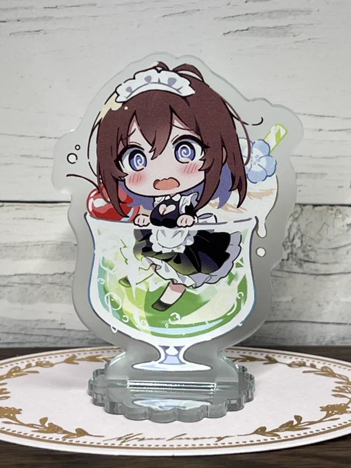 純喫茶はわわアクスタをぱしゃり 特殊アクリルも思った通りの質感でいい感じです