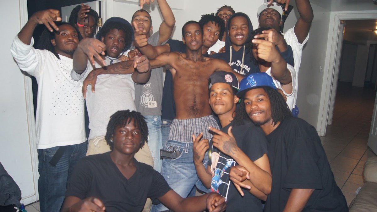 MUSICANDBUILDS's tweet photo. THE WEST COAST NIGGA
VS THE DOWN SOUTH NIGGA
VS THE MIDWEST NIGGA
VS THE UP NORTH NIGGA

STILL NIGGA..

In this build we will deal with
Why the modem black American cares so much about what city and state he’s from
And why he wears it as a personality

Because it was not always like this