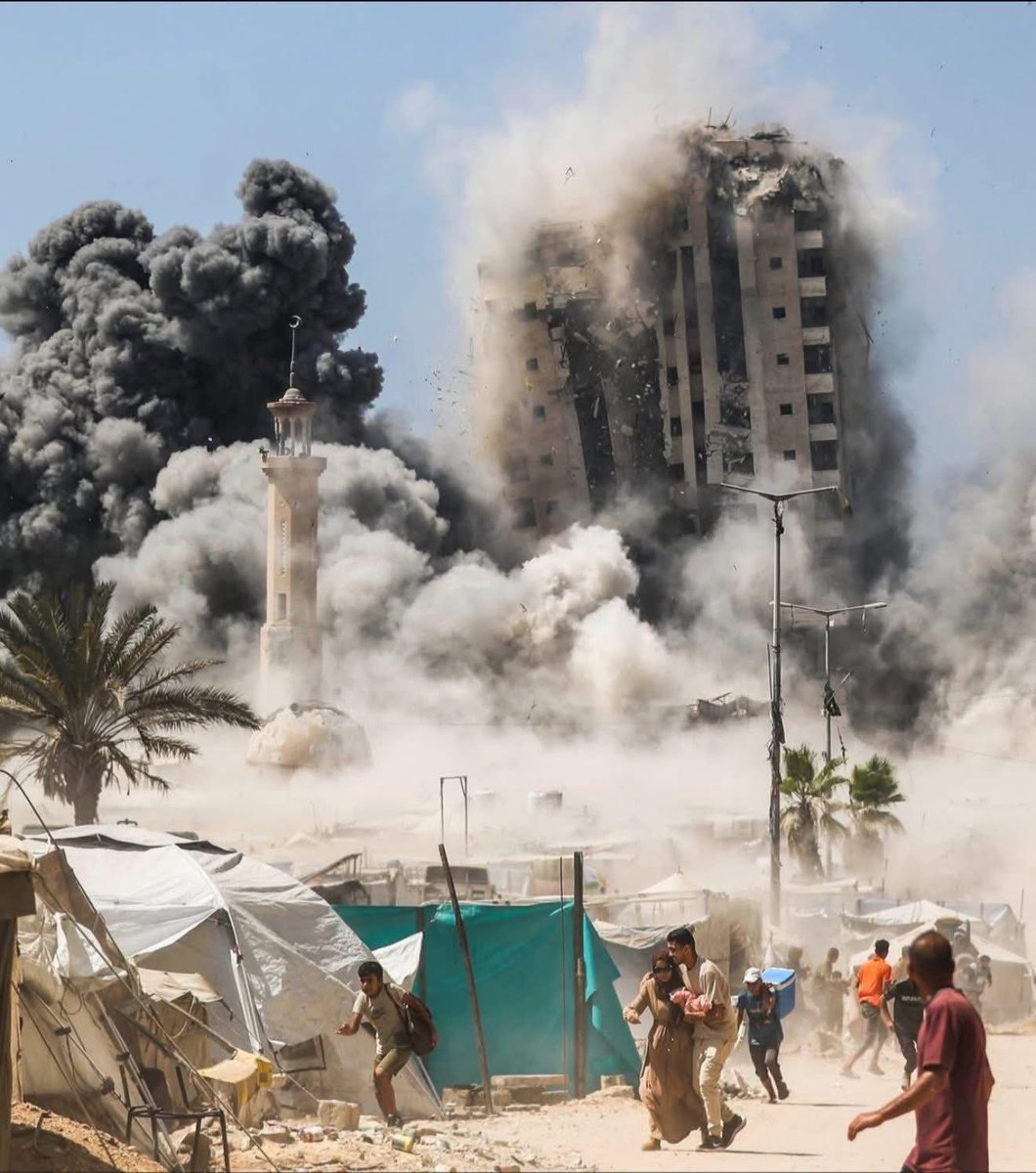 "هذه لقطة حقيقية من غزة وليست إعلانًا ترويجيًا لفيلم يتحدث عن نهاية العالم."

 "This is a real shot from Gaza and not a promotional advertisement for a movie about the end of the world."