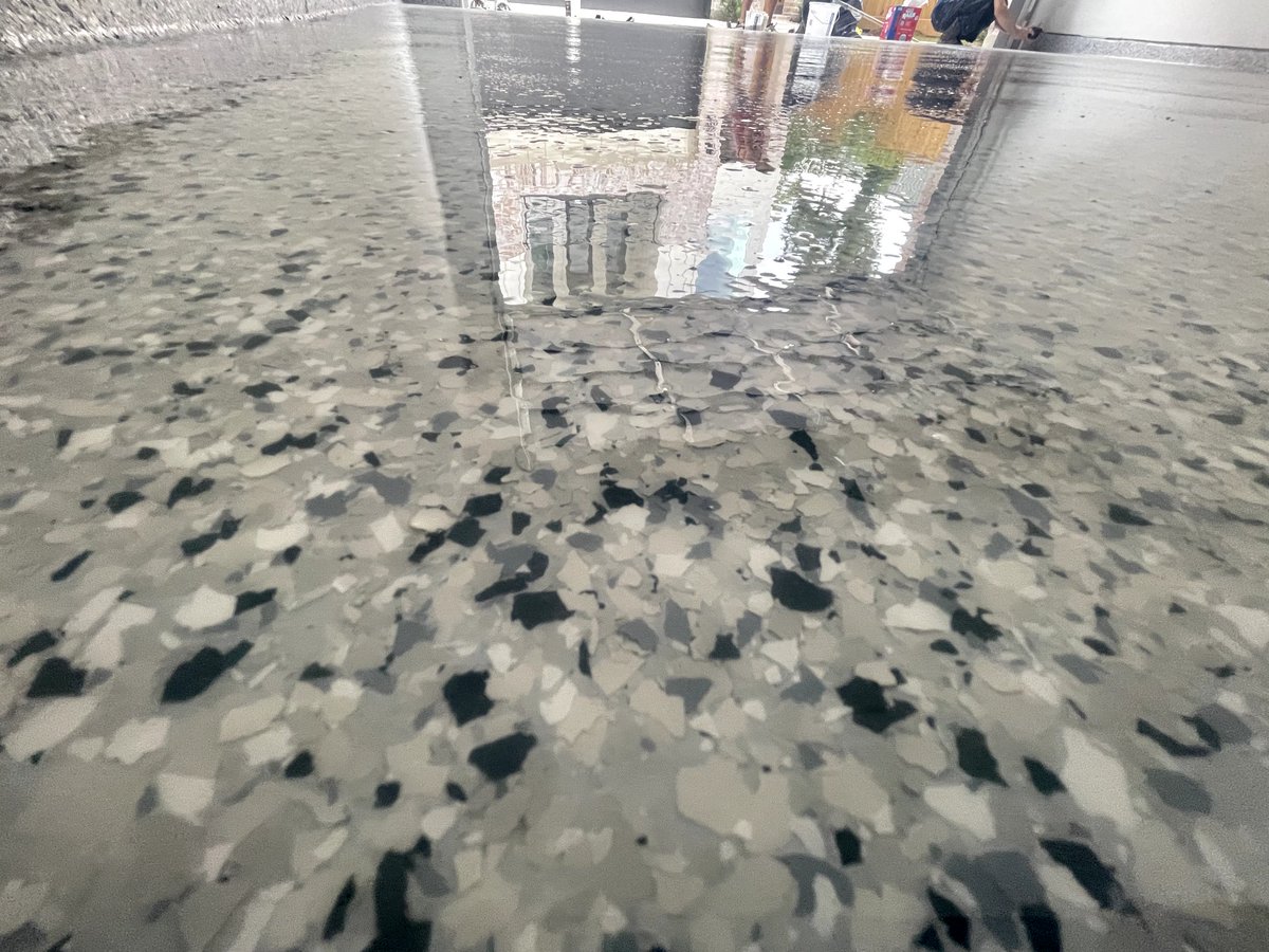 HoustonGF's tweet photo. Polyaspartic Garage Flooring
Epoxy Floor Installers in Houston
From $995 Installed!
The Tidal Wave Blend of Chips 
https://t.co/OYPwIvewc8
1 Day Installs Available 
Start Fast, Lifetime Warranty https://t.co/ppbPHO4Czg