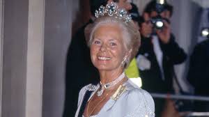 Mensaje del Sr. Kemi Starmer, diputado y Primer Ministro del Reino Unido de Gran Bretaña e Irlanda del Norte

"Expreso mis más sinceras condolencias a Su Majestad el Rey y a la Familia Real por el fallecimiento de Su Alteza Real la Duquesa de Kent.

Durante muchos años, fue una