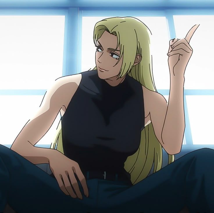I love her broad shoulders