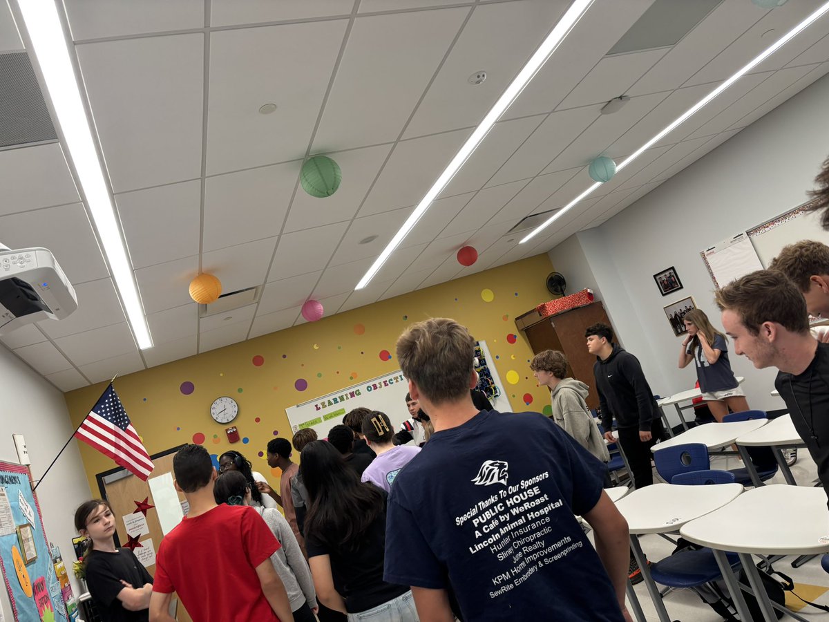MrsPavaoRules's tweet photo. Pavao &amp; Robitaille advisorys working on ice breakers week 1! @gameballpaul56 #lhslegacy @LHSRI https://t.co/hXxBrijwvO