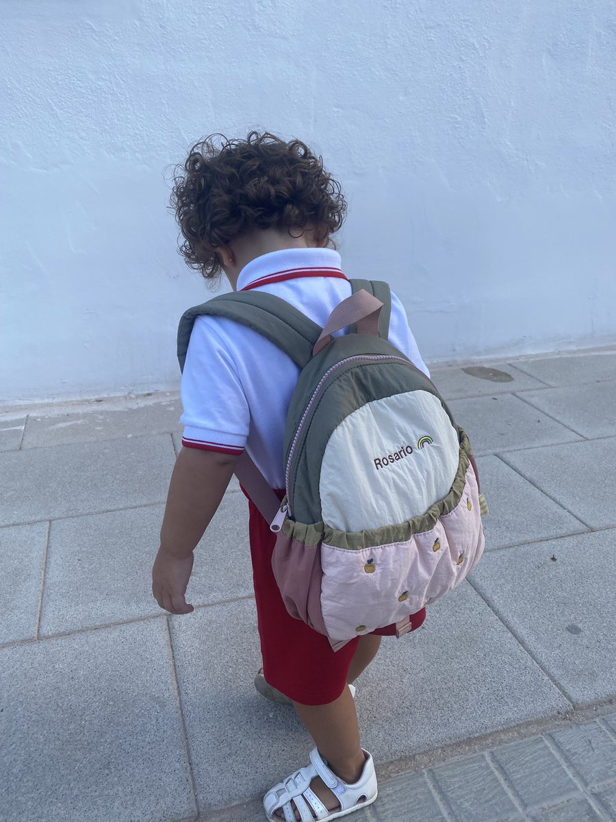 Feliz a su nuevo cole