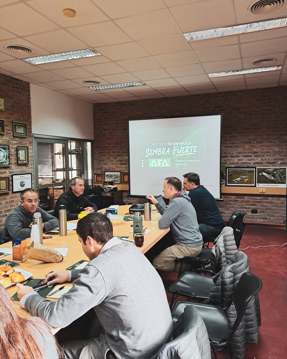 ☕🌱 Desayuno Técnico – AFA Bigand

Nuestro equipo comercial y de desarrollo participó de una nueva jornada técnica en la sucursal de AFA Bigand.
Estos espacios son claves para estar más cerca de los productores, intercambiar experiencias y compartir las últimas novedades.