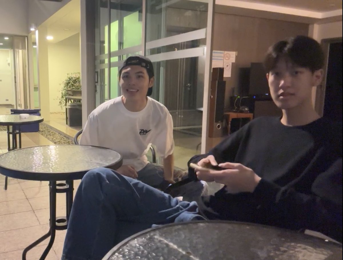 พี่หล่อกับน้องหล่อDW คู่หูพี่น้อง☺️