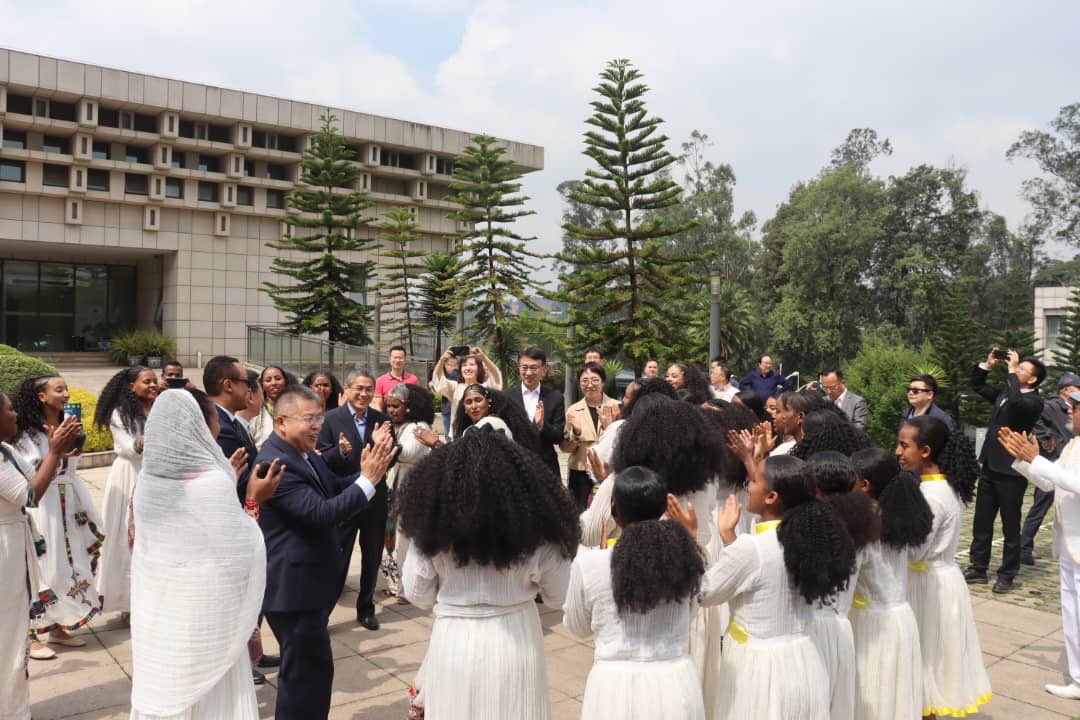 MFAEthiopia's tweet image. Ethiopian artists from Ras Theatre brought #Enkutatash, #Ethiopia’s New Year, to life at the embassies of #China, the #US, #France and others in #AddisAbaba ahead of September 11, showcasing the country’s rich traditions.

The event, which was organized by the Ministry of Culture…