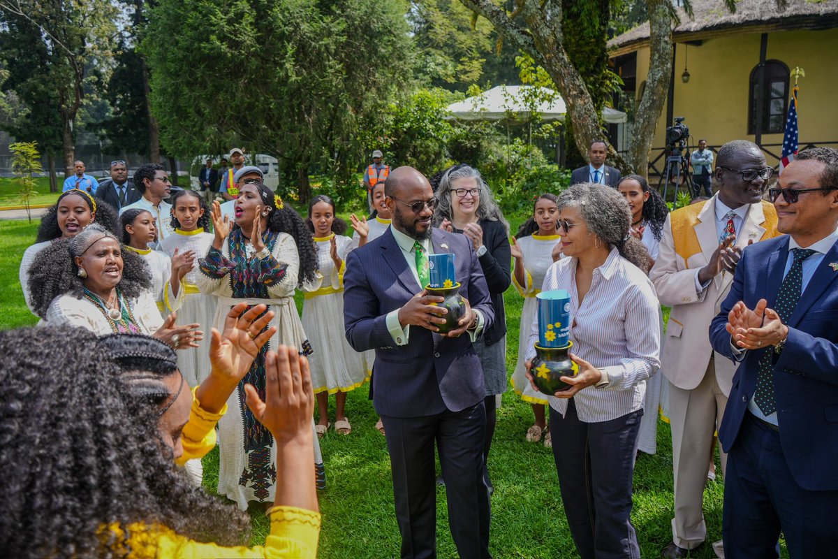 MFAEthiopia's tweet image. Ethiopian artists from Ras Theatre brought #Enkutatash, #Ethiopia’s New Year, to life at the embassies of #China, the #US, #France and others in #AddisAbaba ahead of September 11, showcasing the country’s rich traditions.

The event, which was organized by the Ministry of Culture…